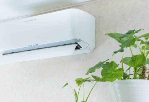 暖房はオイルヒーターやエアコンを使用する