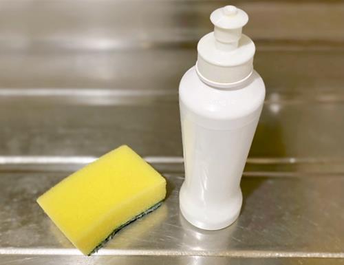 換気扇フィルターの掃除にアルカリ性洗剤が効く