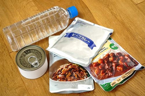 非常持ち出し袋の中身の食料品の保管方法